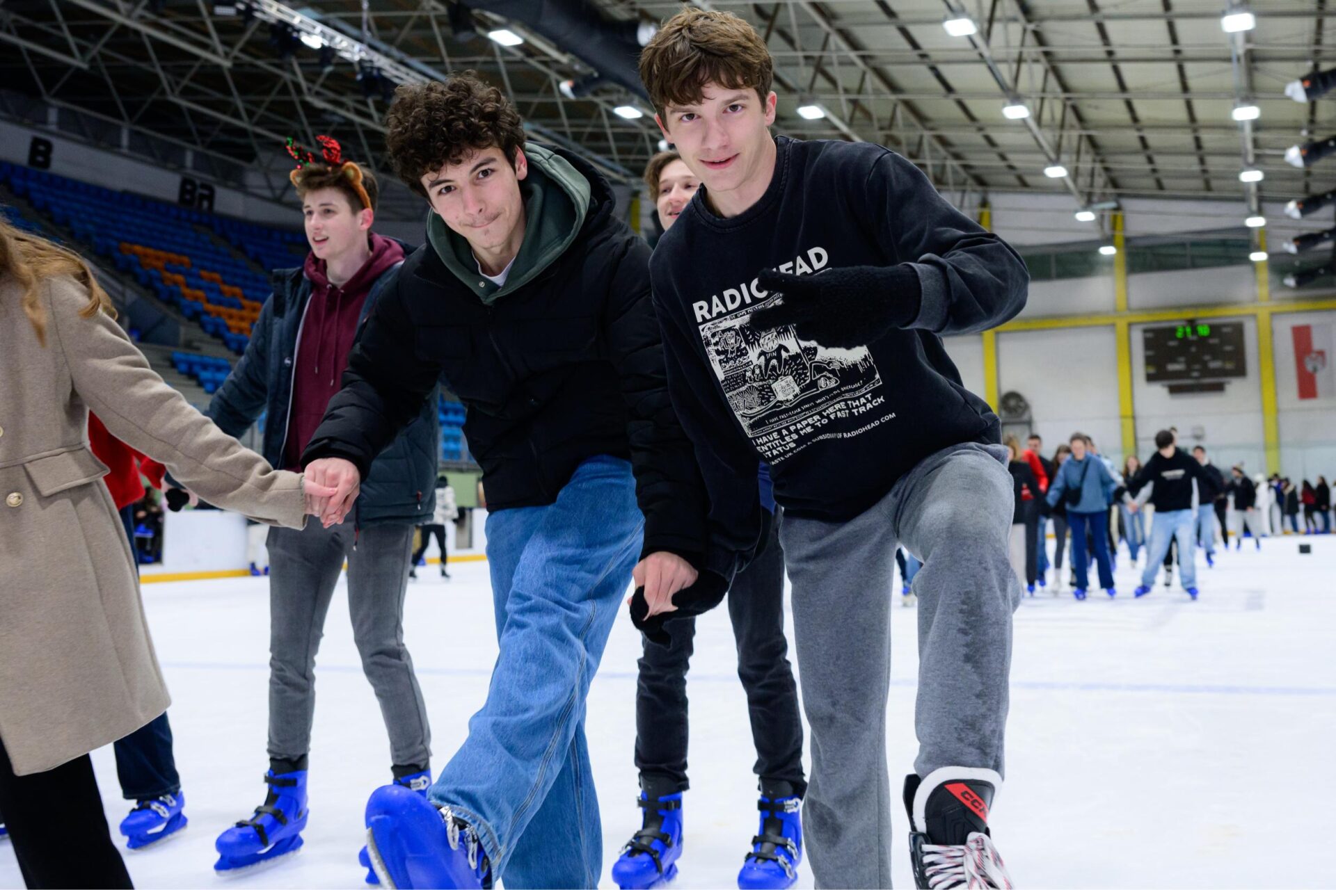 Drsanje 1 Študentsko drsanje znova privabilo številne navdušence na led