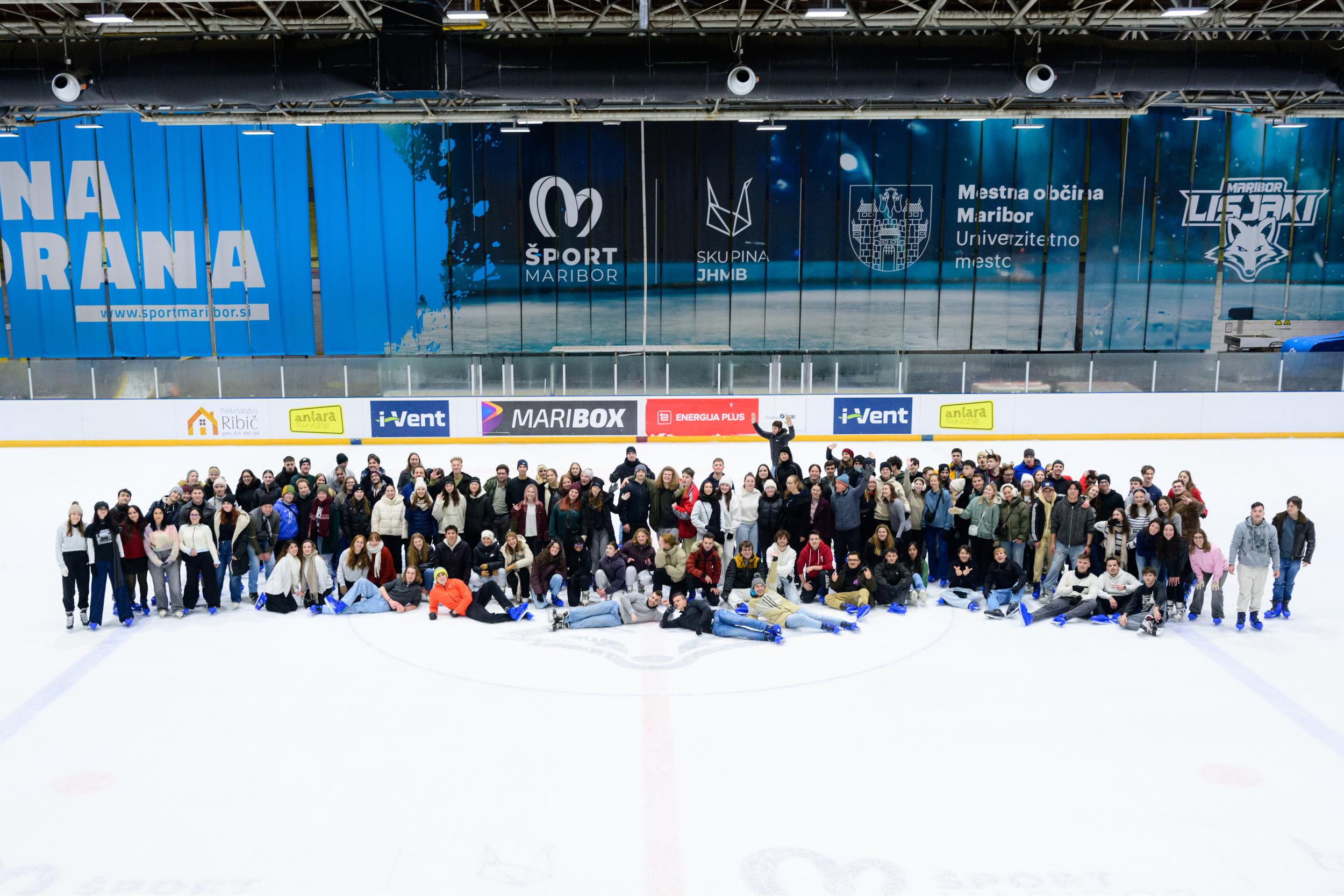 Drsanje 6 Študentsko drsanje znova privabilo številne navdušence na led