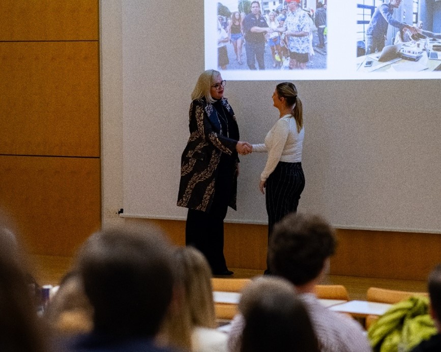 Študentski predstavniki5 Demonstracija primernega stiska roke