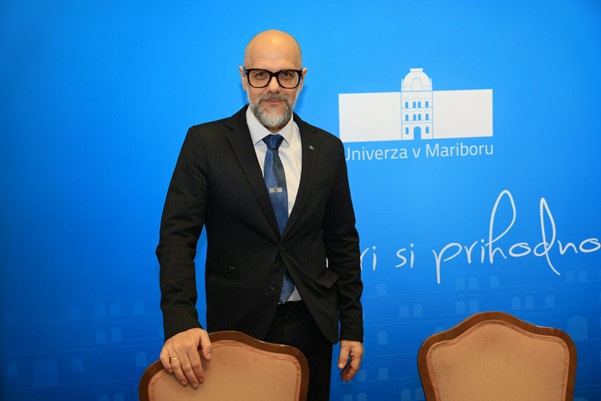 Novi rektor Univerze v Mariboru je postal red. prof. dr. Dean Korošak